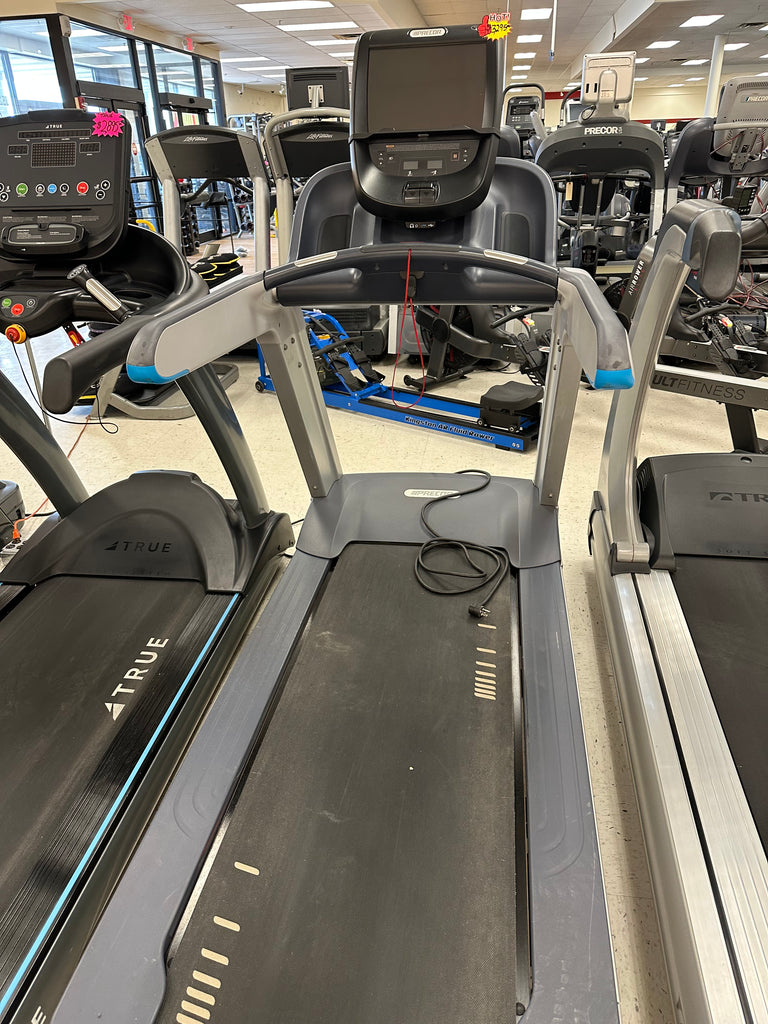 Precor 885 Treadmill w/ P82 Console